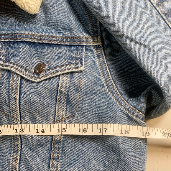 Levi's Denim Jacket with Sherpa Lining Size Women’s Large - Picture 8 of 10